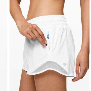 Lululemon NWT SIZE 12 Hotty Hot High-Rise Lined Short 2.5" white
